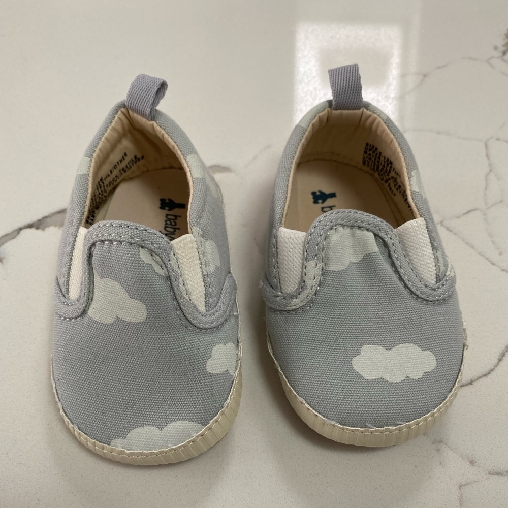 GAP Cloud Slip-ons